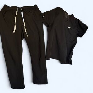 Figs Black V-Neck Scrub set Top and matching pants size medium gently used